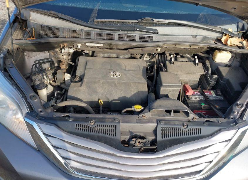 Photo 10 of 2015 Toyota Sienna XLE/LIMITED (VIN 5TDDK3DC0FS114085)