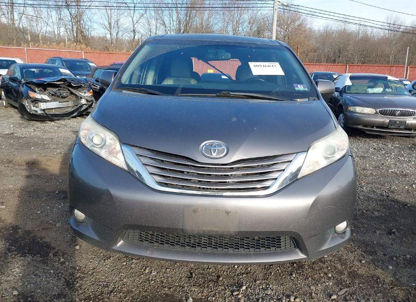 Photo 12 of 2015 Toyota Sienna XLE/LIMITED (VIN 5TDDK3DC0FS114085)