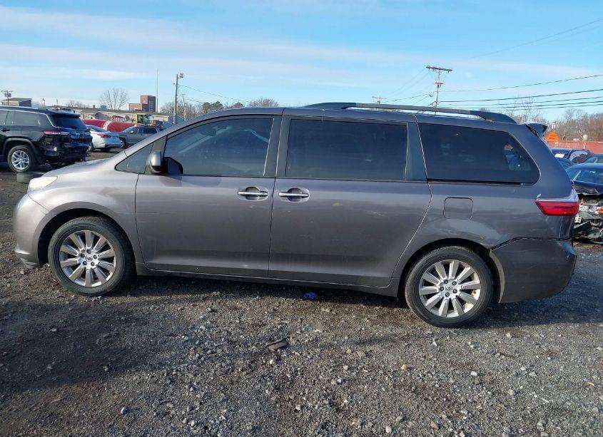 Photo 14 of 2015 Toyota Sienna XLE/LIMITED (VIN 5TDDK3DC0FS114085)