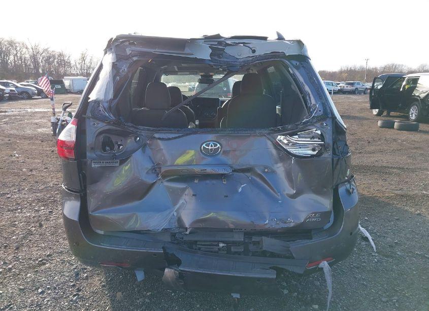 Photo 16 of 2015 Toyota Sienna XLE/LIMITED (VIN 5TDDK3DC0FS114085)