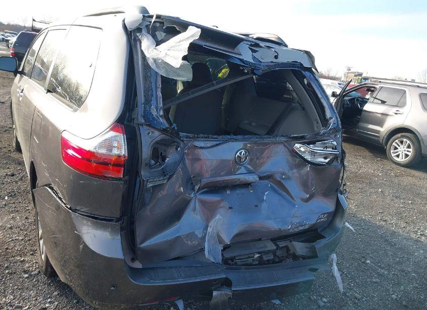 Photo 19 of 2015 Toyota Sienna XLE/LIMITED (VIN 5TDDK3DC0FS114085)