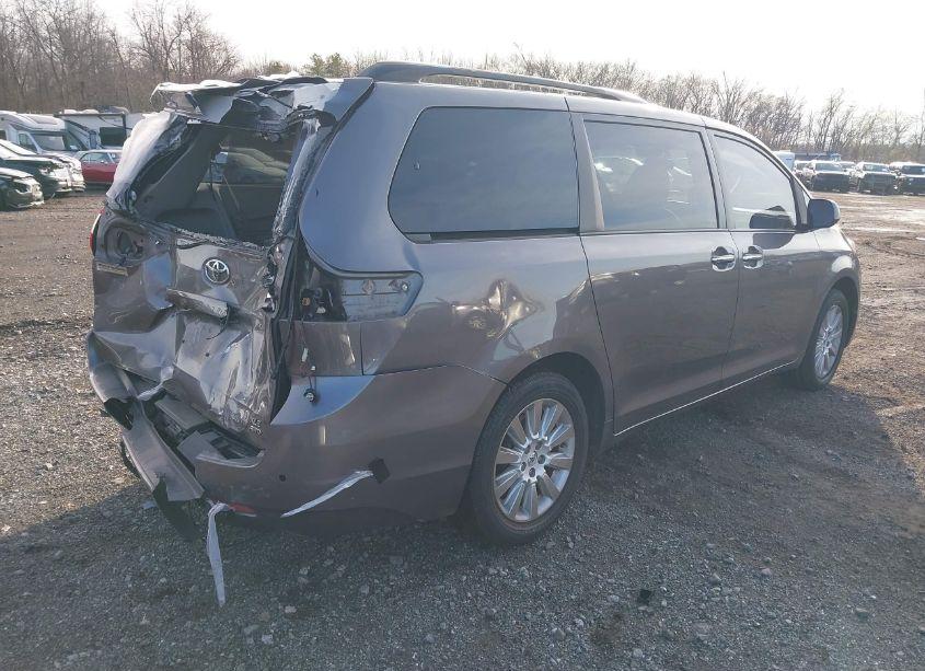 Photo 4 of 2015 Toyota Sienna XLE/LIMITED (VIN 5TDDK3DC0FS114085)