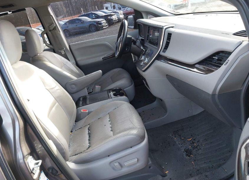Photo 5 of 2015 Toyota Sienna XLE/LIMITED (VIN 5TDDK3DC0FS114085)