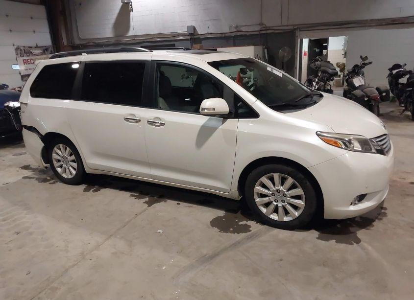 2015 Toyota Sienna LIMITED PREMIUM 7 PASSENGER (VIN 5TDDK3DC0FS118511) main photo