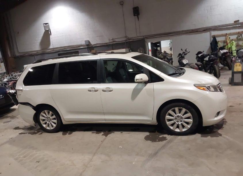 Photo 13 of 2015 Toyota Sienna LIMITED PREMIUM 7 PASSENGER (VIN 5TDDK3DC0FS118511)