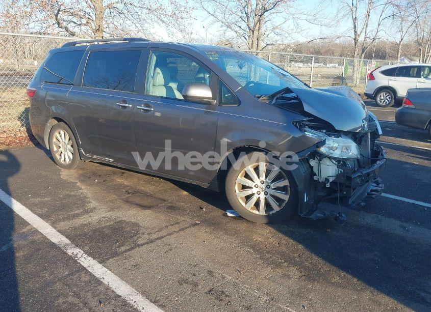 2015 Toyota Sienna XLE 7 PASSENGER (VIN 5TDDK3DC0FS120985) main photo