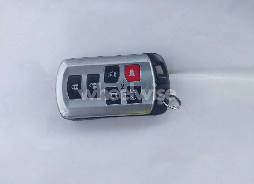 Photo 11 of 2015 Toyota Sienna XLE 7 PASSENGER (VIN 5TDDK3DC0FS120985)