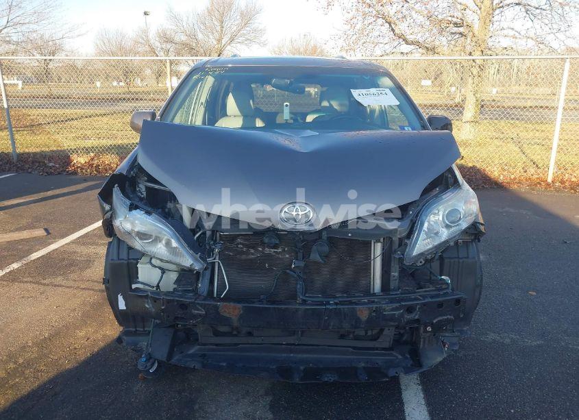 Photo 12 of 2015 Toyota Sienna XLE 7 PASSENGER (VIN 5TDDK3DC0FS120985)