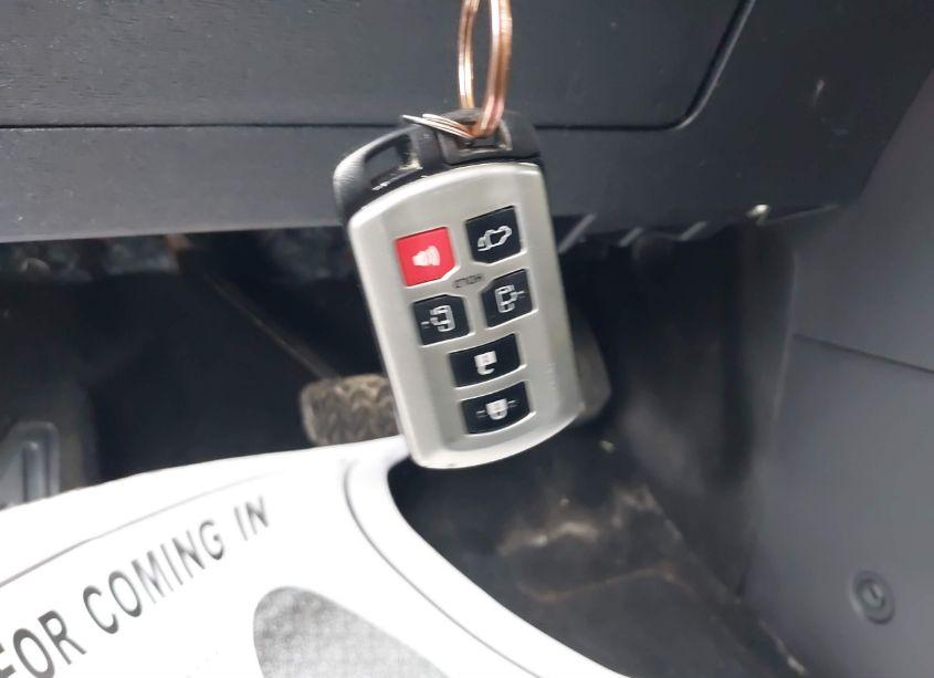 Photo 11 of 2016 Toyota Sienna LIMITED PREMIUM 7 PASSENGER (VIN 5TDDK3DC0GS142860)