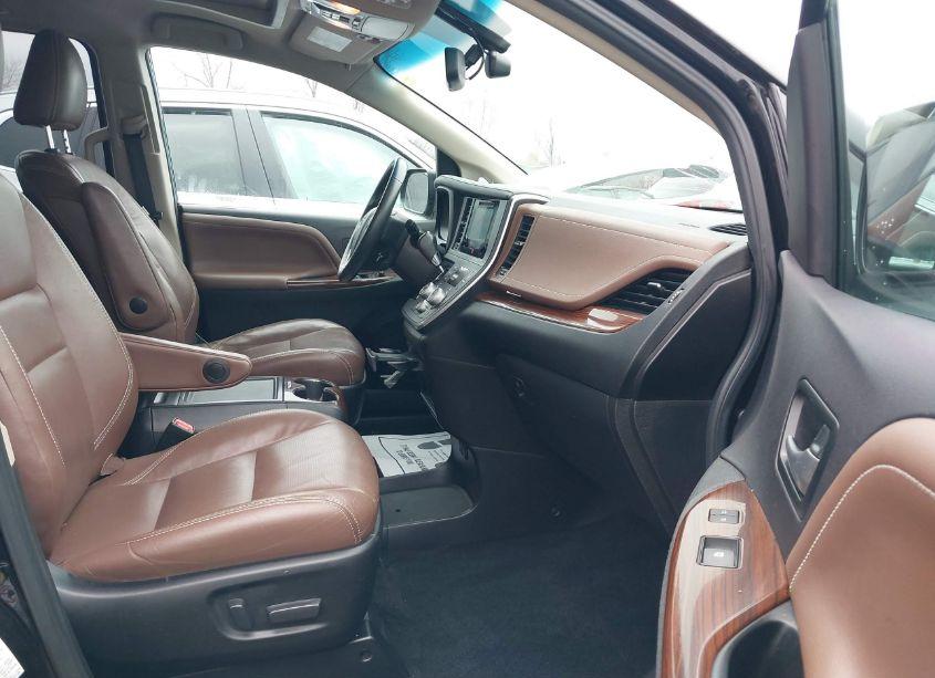 Photo 5 of 2016 Toyota Sienna LIMITED PREMIUM 7 PASSENGER (VIN 5TDDK3DC0GS142860)