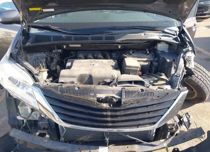 Photo 10 of 2011 Toyota Sienna XLE/LIMITED (VIN 5TDDK3DC1BS018623)