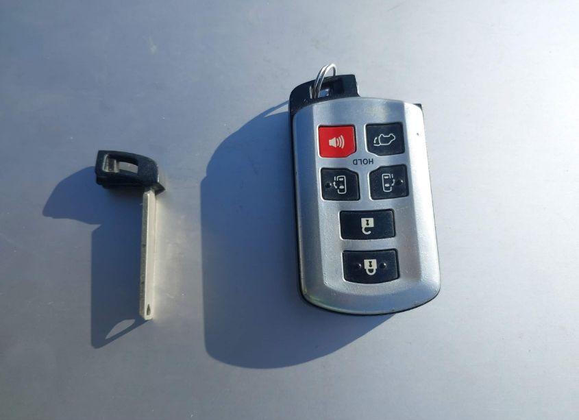 Photo 11 of 2011 Toyota Sienna XLE/LIMITED (VIN 5TDDK3DC1BS018623)