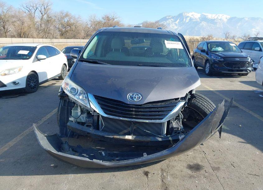 Photo 12 of 2011 Toyota Sienna XLE/LIMITED (VIN 5TDDK3DC1BS018623)