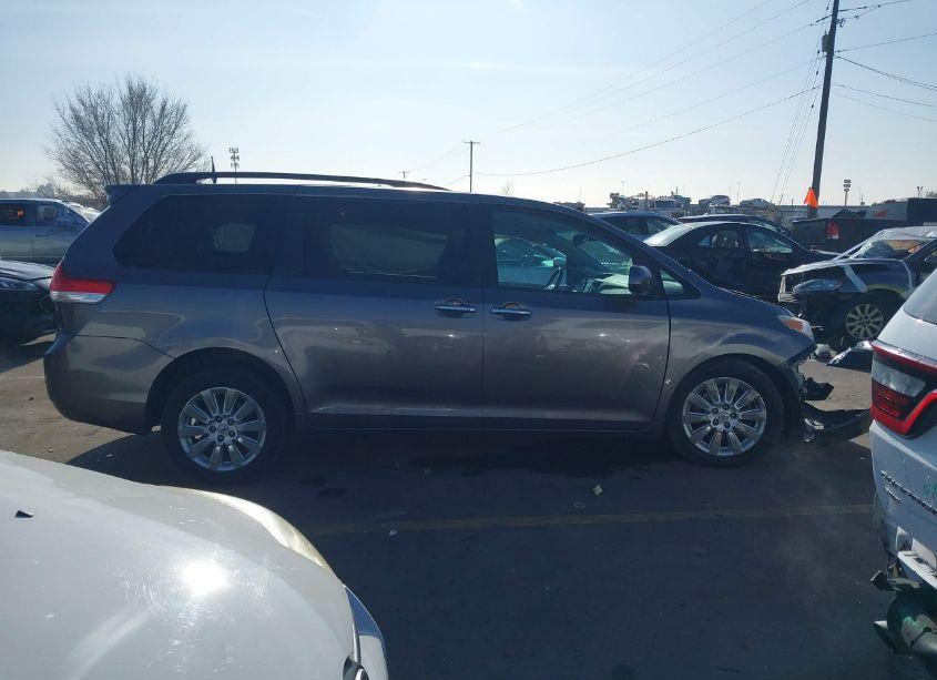 Photo 13 of 2011 Toyota Sienna XLE/LIMITED (VIN 5TDDK3DC1BS018623)