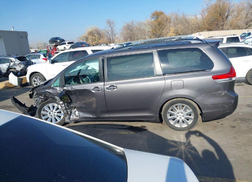 Photo 14 of 2011 Toyota Sienna XLE/LIMITED (VIN 5TDDK3DC1BS018623)