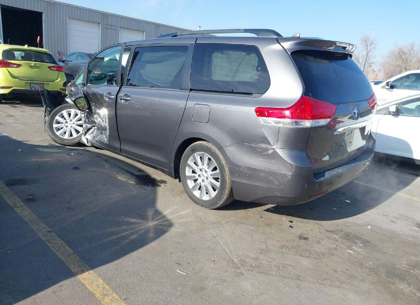 Photo 3 of 2011 Toyota Sienna XLE/LIMITED (VIN 5TDDK3DC1BS018623)