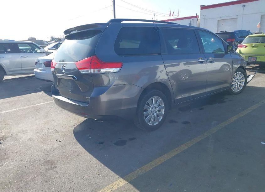 Photo 4 of 2011 Toyota Sienna XLE/LIMITED (VIN 5TDDK3DC1BS018623)