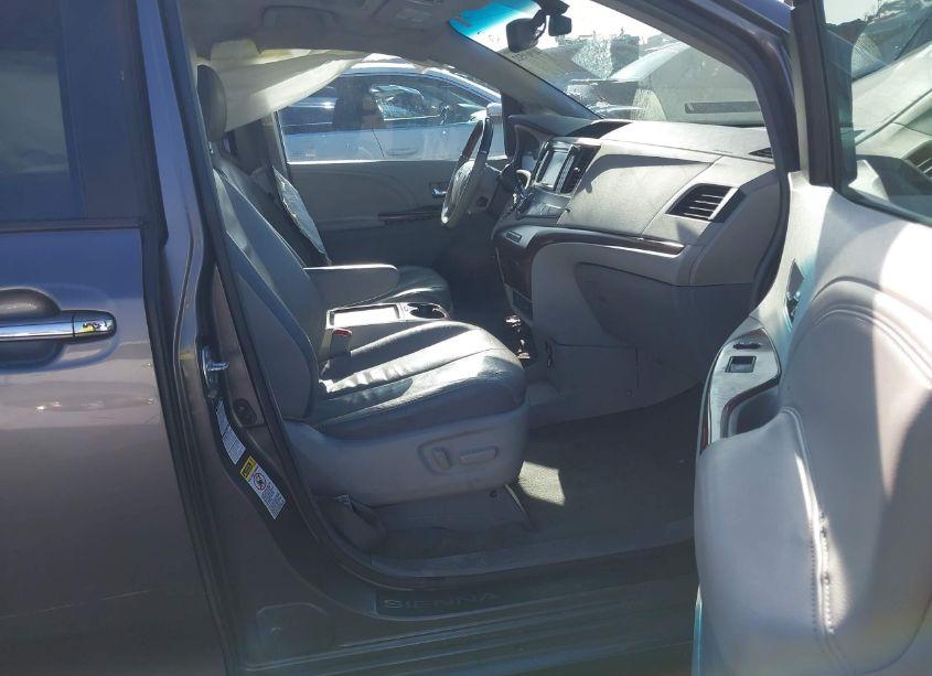 Photo 5 of 2011 Toyota Sienna XLE/LIMITED (VIN 5TDDK3DC1BS018623)