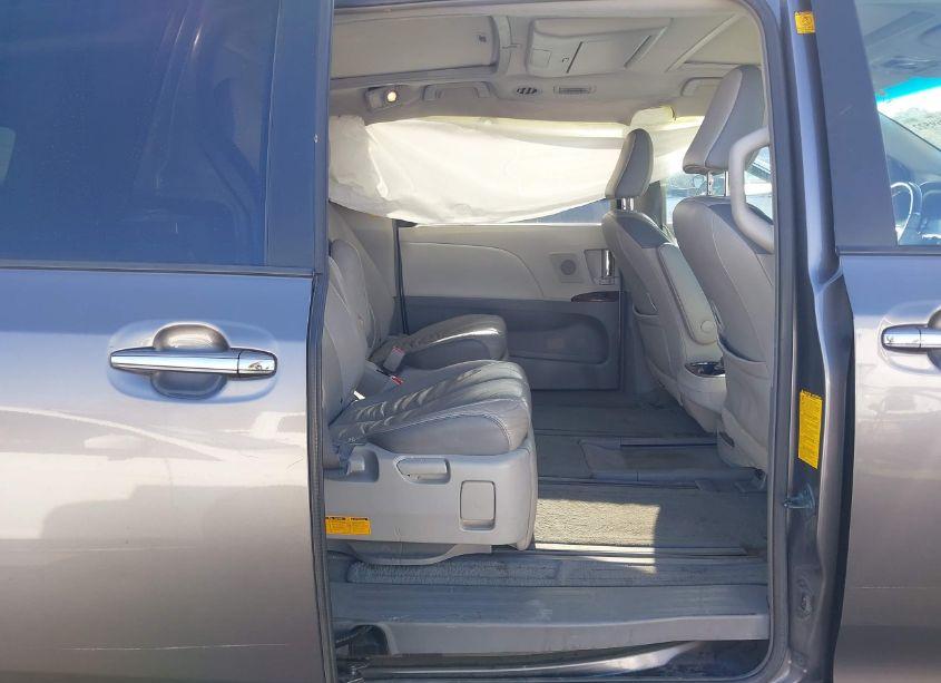 Photo 8 of 2011 Toyota Sienna XLE/LIMITED (VIN 5TDDK3DC1BS018623)