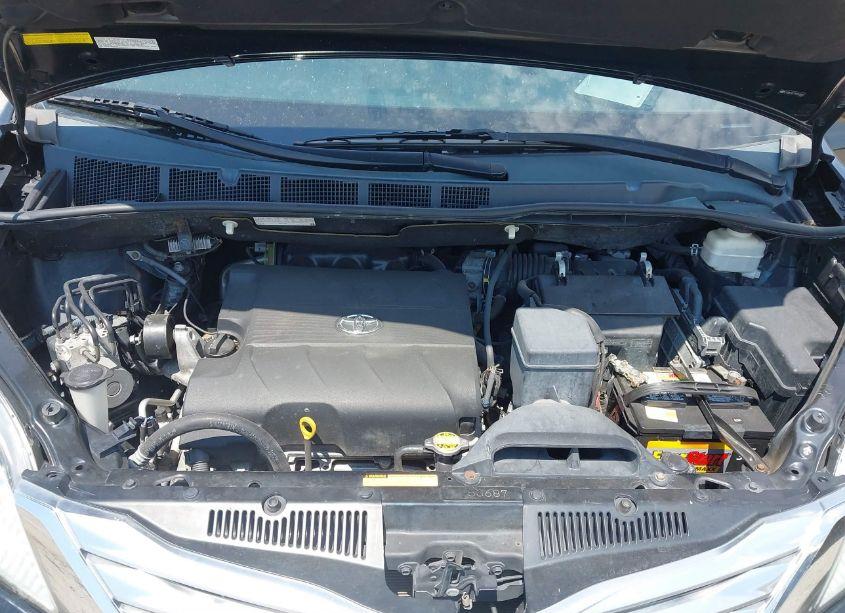 Photo 10 of 2011 Toyota Sienna LIMITED (VIN 5TDDK3DC1BS019285)