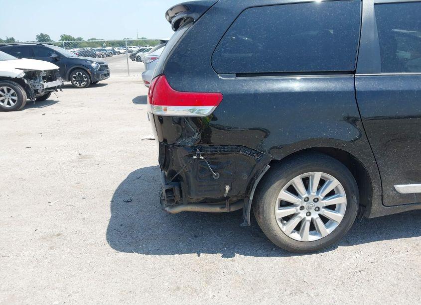 Photo 12 of 2011 Toyota Sienna LIMITED (VIN 5TDDK3DC1BS019285)