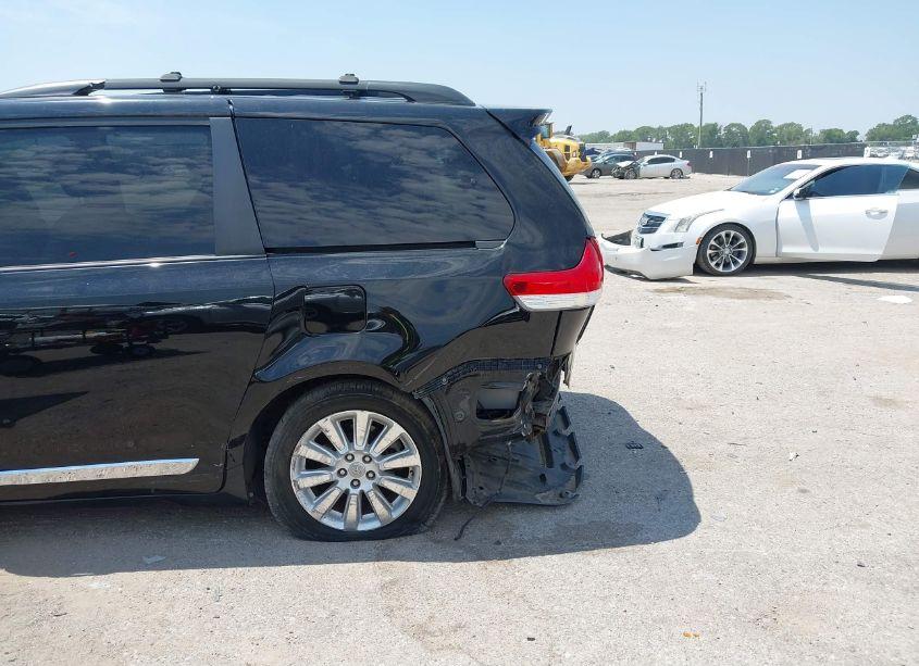 Photo 13 of 2011 Toyota Sienna LIMITED (VIN 5TDDK3DC1BS019285)