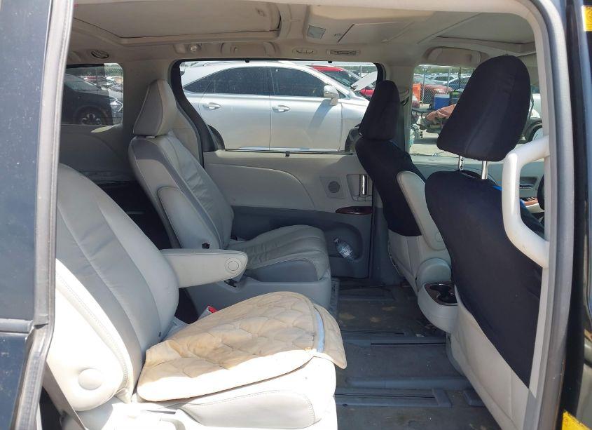 Photo 8 of 2011 Toyota Sienna LIMITED (VIN 5TDDK3DC1BS019285)