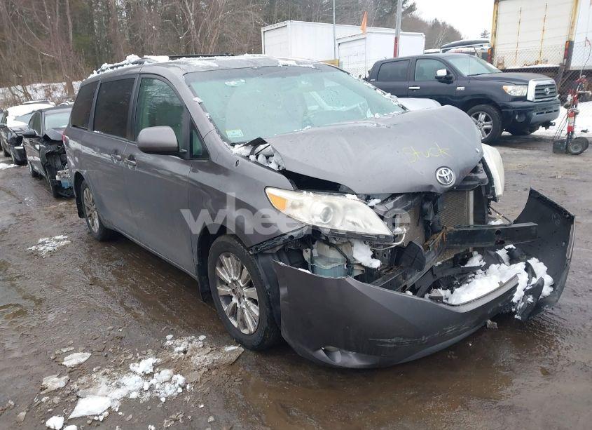 2011 Toyota Sienna XLE (VIN 5TDDK3DC1BS020341) main photo
