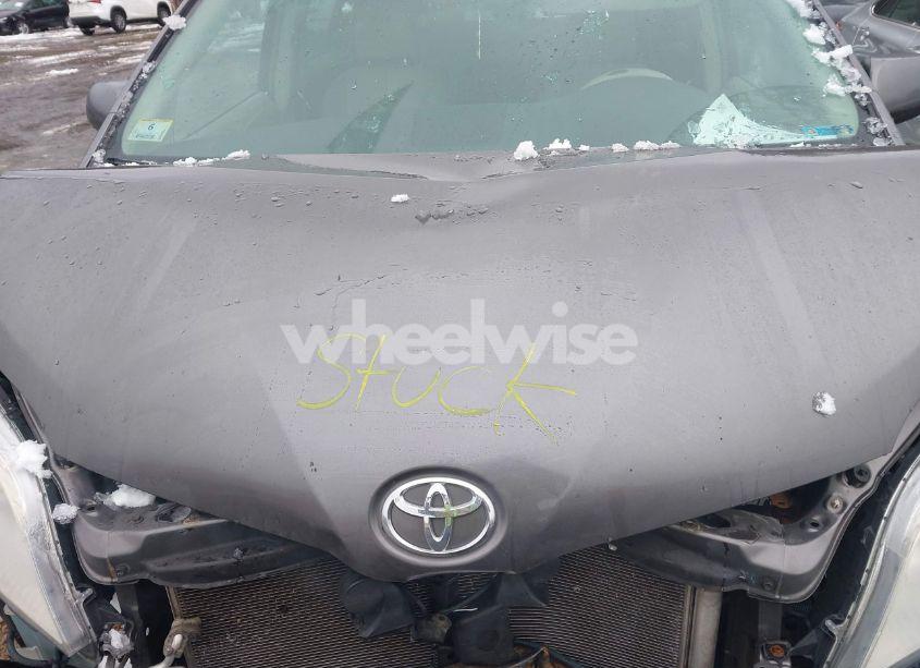 Photo 10 of 2011 Toyota Sienna XLE (VIN 5TDDK3DC1BS020341)