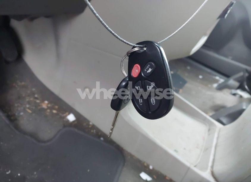 Photo 11 of 2011 Toyota Sienna XLE (VIN 5TDDK3DC1BS020341)