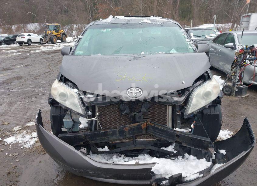 Photo 12 of 2011 Toyota Sienna XLE (VIN 5TDDK3DC1BS020341)