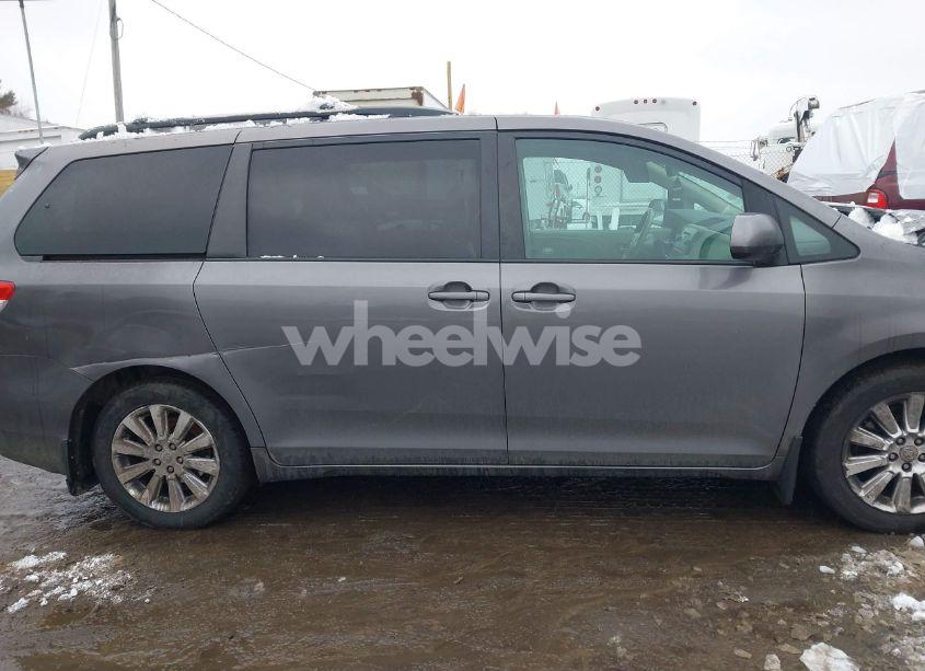 Photo 13 of 2011 Toyota Sienna XLE (VIN 5TDDK3DC1BS020341)