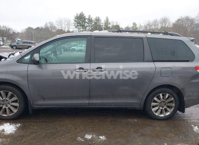 Photo 14 of 2011 Toyota Sienna XLE (VIN 5TDDK3DC1BS020341)