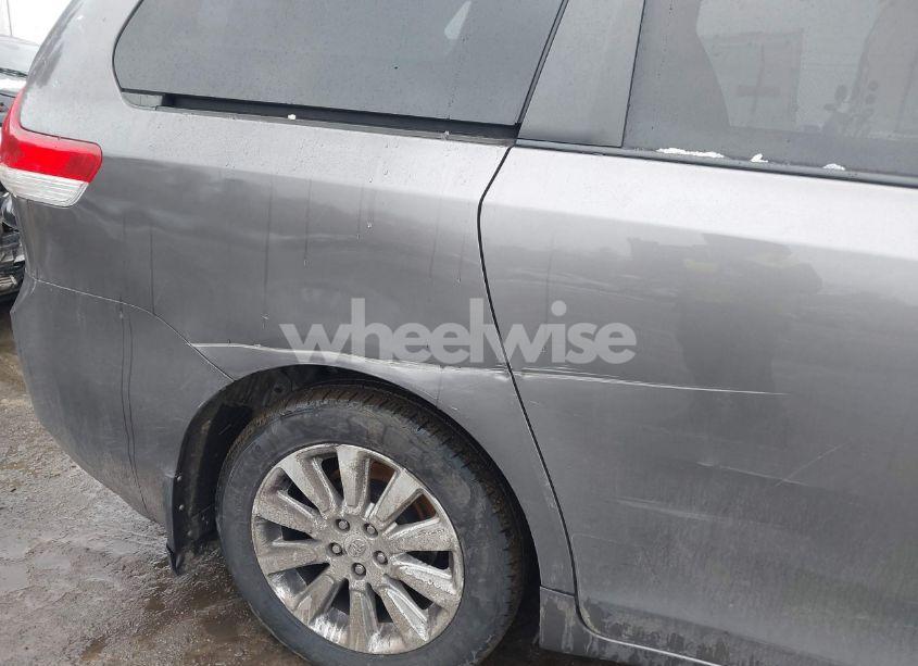 Photo 17 of 2011 Toyota Sienna XLE (VIN 5TDDK3DC1BS020341)