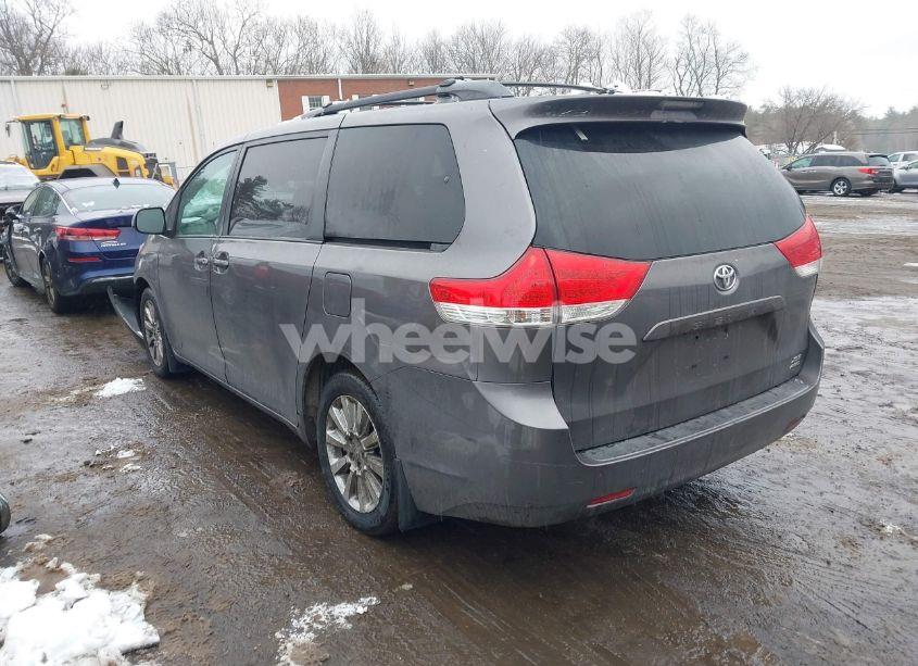 Photo 3 of 2011 Toyota Sienna XLE (VIN 5TDDK3DC1BS020341)