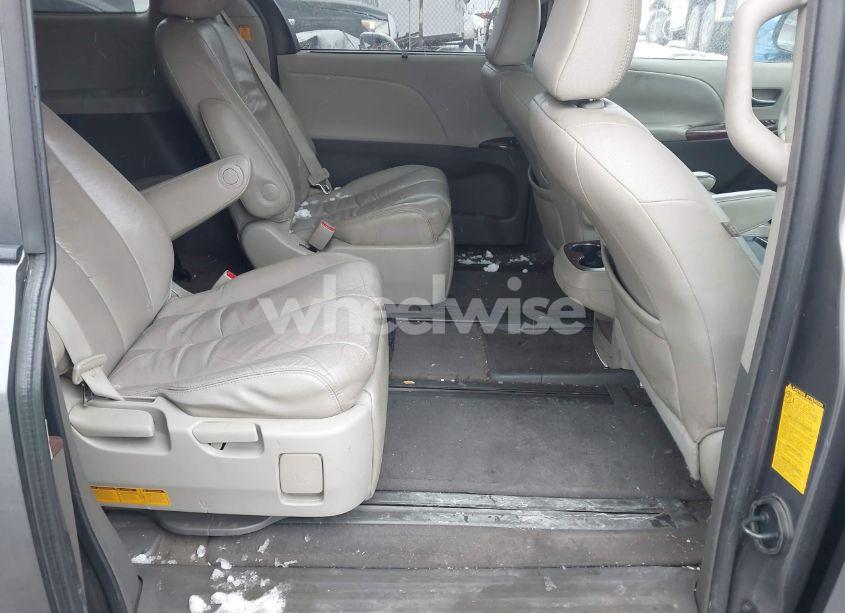 Photo 8 of 2011 Toyota Sienna XLE (VIN 5TDDK3DC1BS020341)