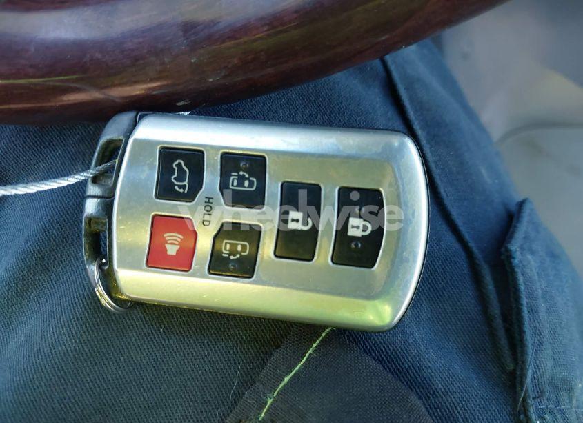 Photo 11 of 2012 Toyota Sienna XLE/LIMITED (VIN 5TDDK3DC1CS035682)