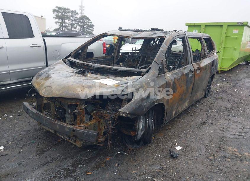 Photo 2 of 2013 Toyota Sienna XLE/LIMITED (VIN 5TDDK3DC1DS051835)