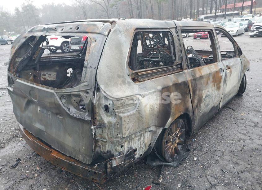 Photo 4 of 2013 Toyota Sienna XLE/LIMITED (VIN 5TDDK3DC1DS051835)