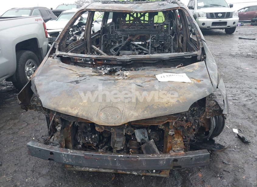 Photo 6 of 2013 Toyota Sienna XLE/LIMITED (VIN 5TDDK3DC1DS051835)