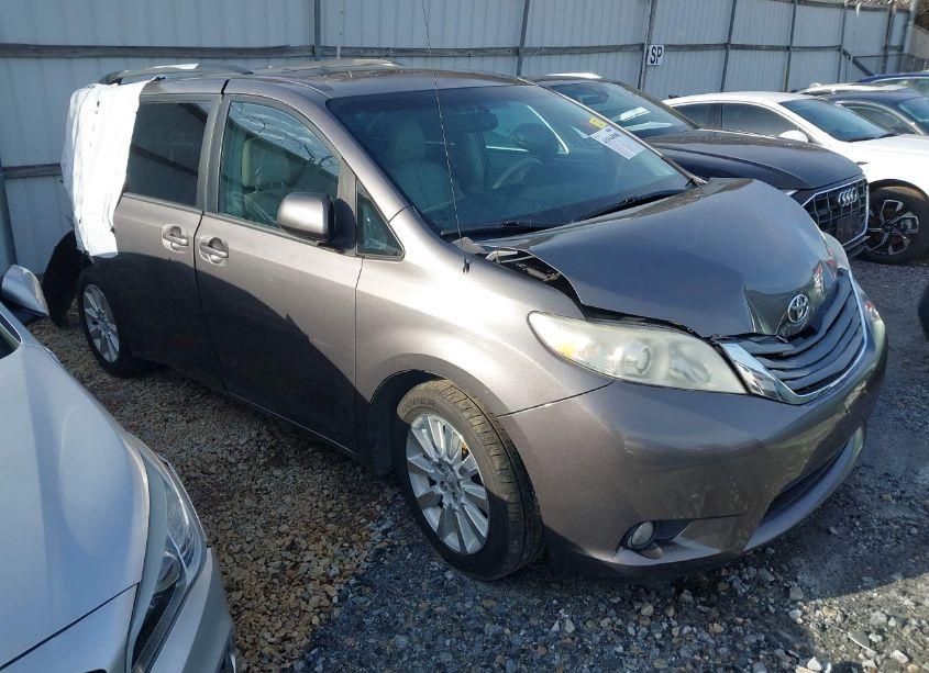 2013 Toyota Sienna XLE 7 PASSENGER (VIN 5TDDK3DC1DS058882) main photo