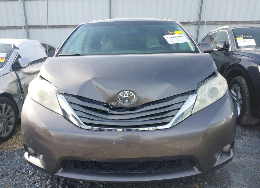 Photo 13 of 2013 Toyota Sienna XLE 7 PASSENGER (VIN 5TDDK3DC1DS058882)