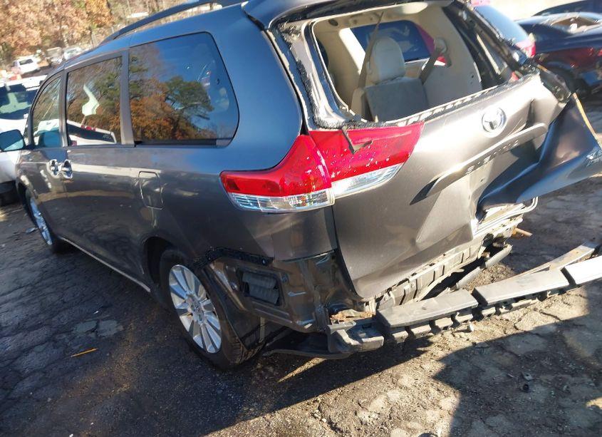 Photo 3 of 2013 Toyota Sienna XLE 7 PASSENGER (VIN 5TDDK3DC1DS058882)