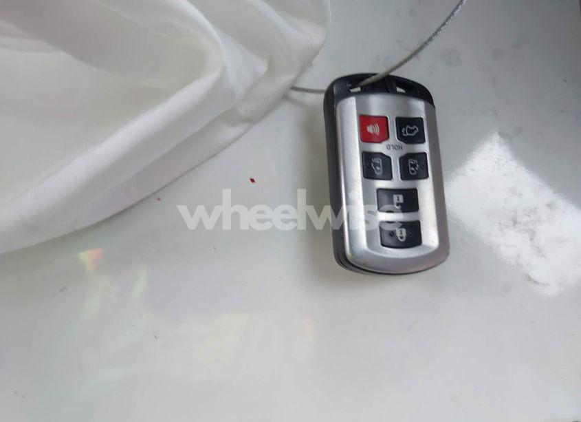 Photo 11 of 2013 Toyota Sienna XLE/LIMITED (VIN 5TDDK3DC1DS062849)