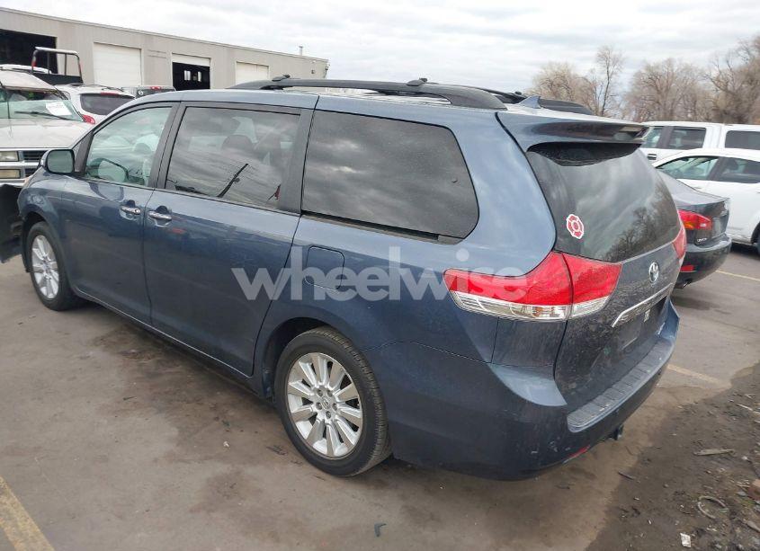 Photo 3 of 2013 Toyota Sienna XLE/LIMITED (VIN 5TDDK3DC1DS062849)