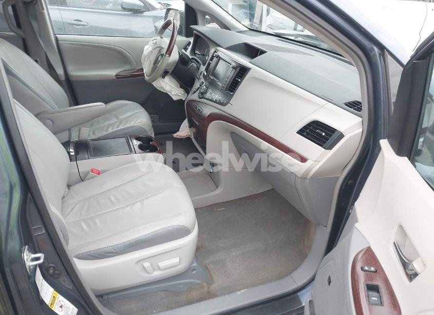 Photo 5 of 2013 Toyota Sienna XLE/LIMITED (VIN 5TDDK3DC1DS062849)