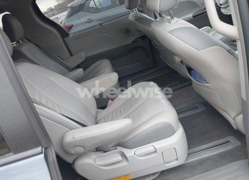 Photo 8 of 2013 Toyota Sienna XLE/LIMITED (VIN 5TDDK3DC1DS062849)