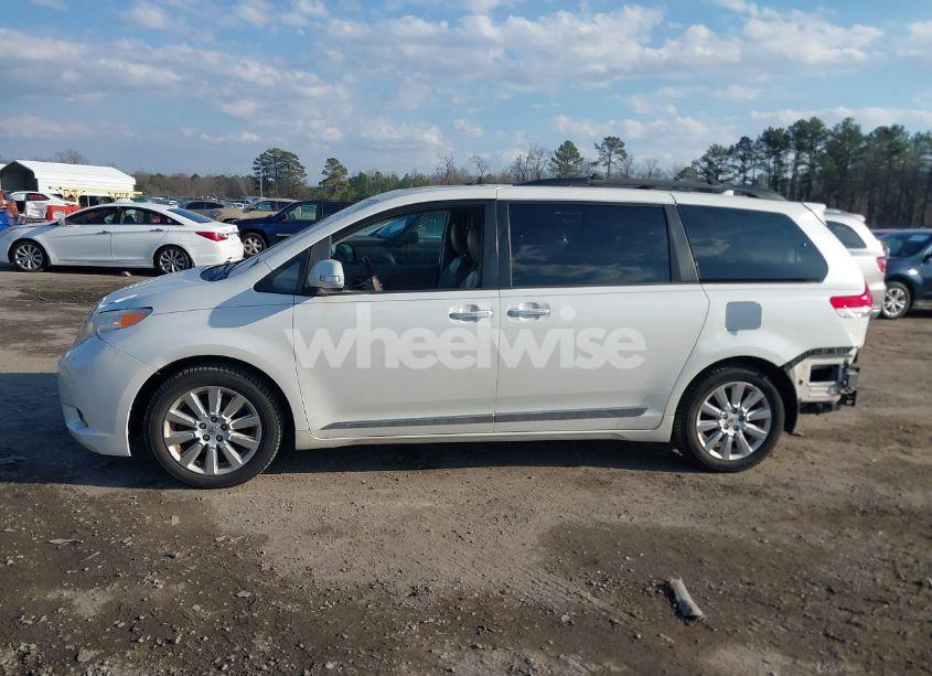 Photo 15 of 2014 Toyota Sienna XLE/LIMITED (VIN 5TDDK3DC1ES073948)