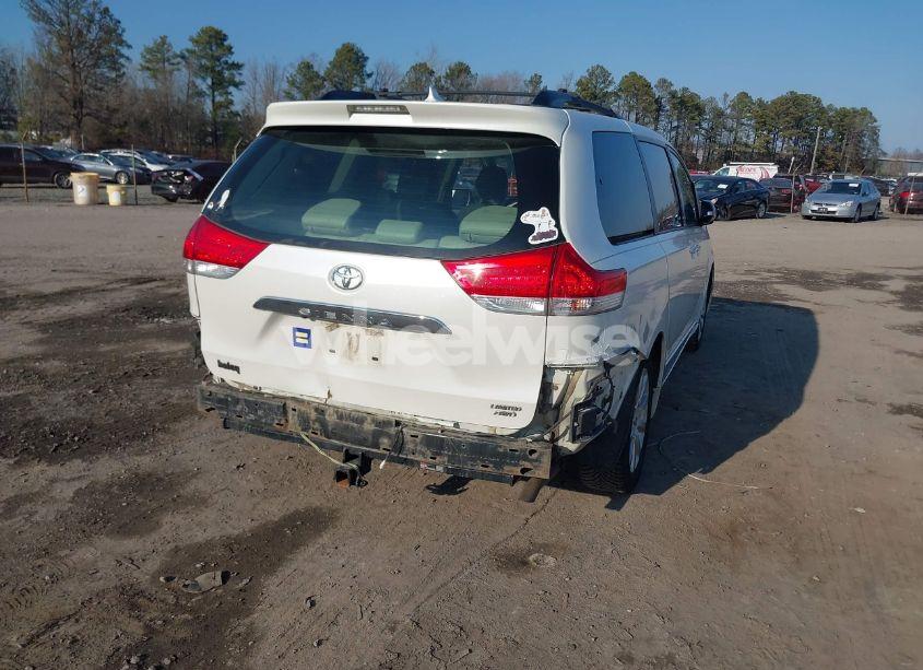 Photo 4 of 2014 Toyota Sienna XLE/LIMITED (VIN 5TDDK3DC1ES073948)