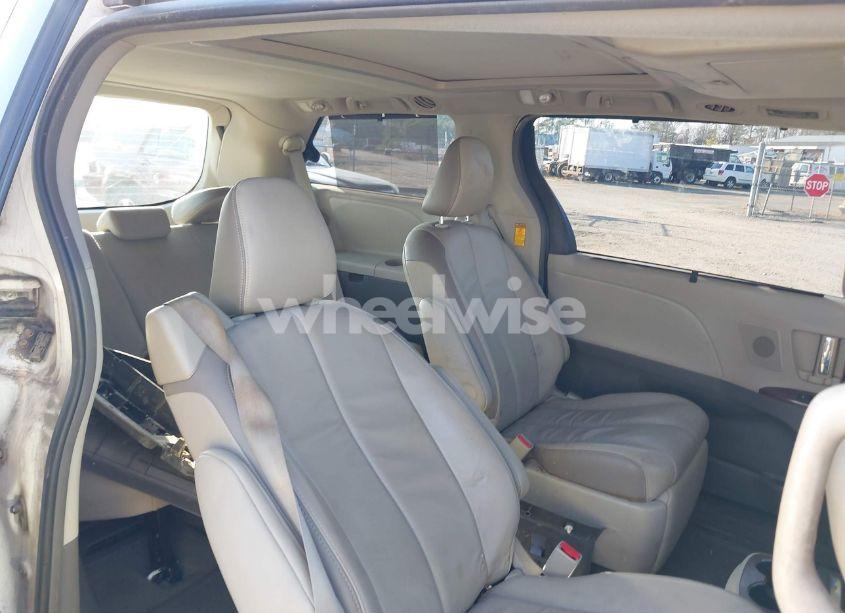 Photo 8 of 2014 Toyota Sienna XLE/LIMITED (VIN 5TDDK3DC1ES073948)